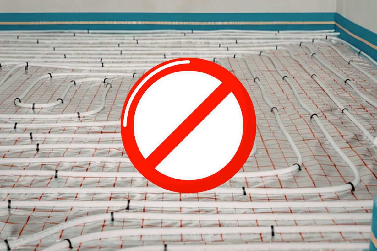 riscaldamento a pavimento e segnale di divieto posto sopra