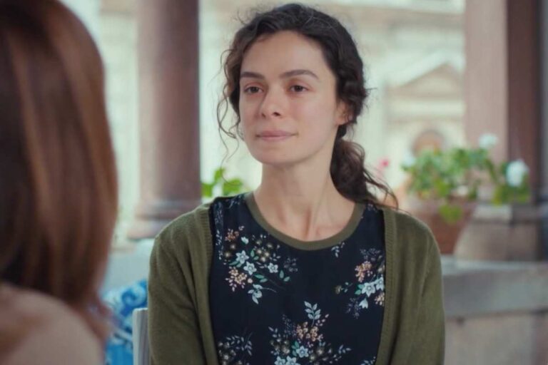 bahar sorridente a la forza di una donna