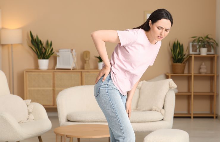 donna con mal di schiena