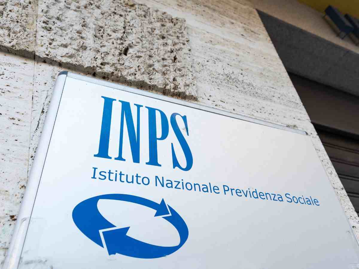 cartellone con logo inps
