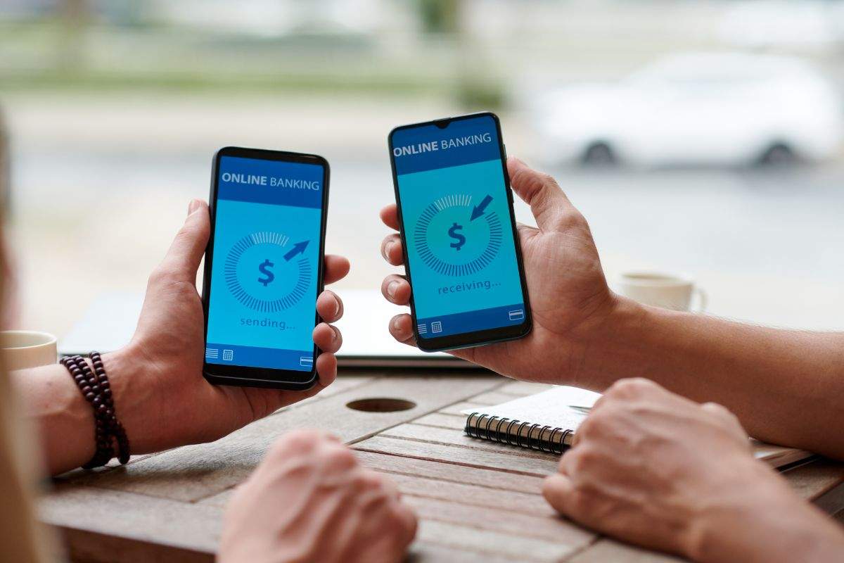 operazione su conto corrente tramite smartphone