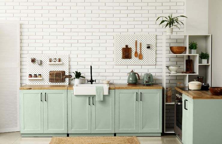 cucina con mobili verdi