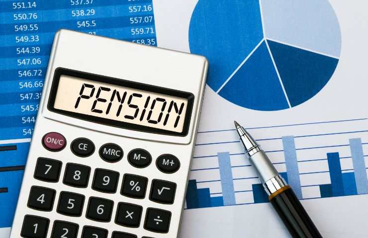 calcolatrice con scritta pensione